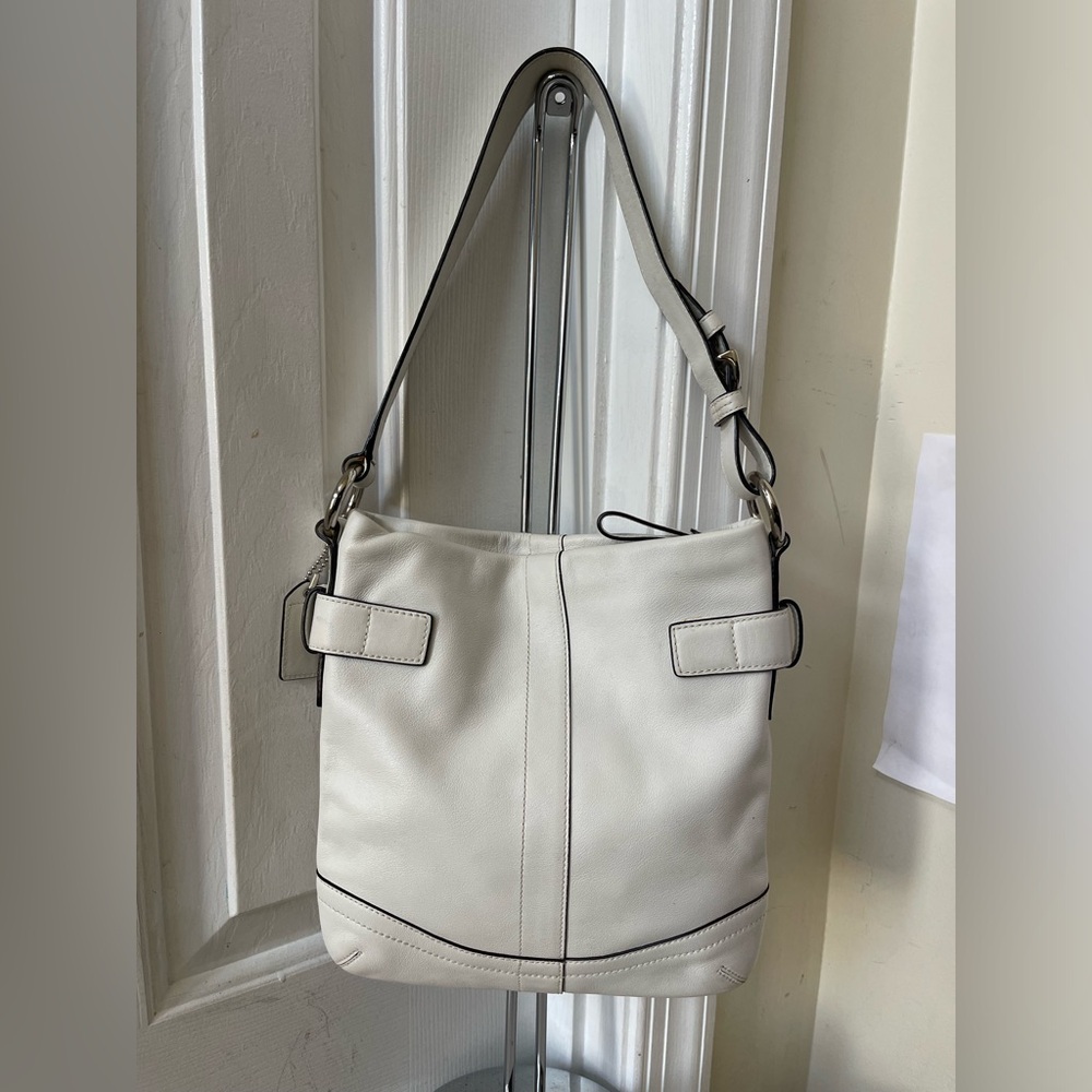 Coach Soho White Leather Shoulder Bag like new - Picture 3 of 9